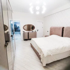 In Baku 140.0 m² apartment is for sale - Image 9