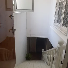 In Baku 240.0 m² house with 5.0 rooms is for sale - Image 2