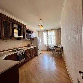 In Baku 135.0 m² apartment is for sale - Image 4