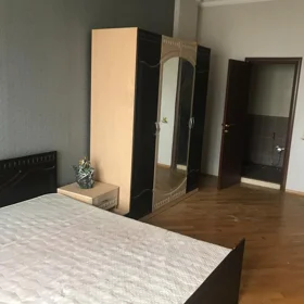 In Baku 220.0 m² apartment is for sale - Image 10