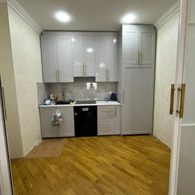 In Baku 102.0 m² apartment is for sale - Image 5