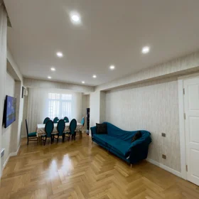 In Baku 201.0 m² apartment is for sale - Image 3