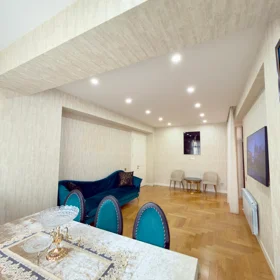 In Baku 201.0 m² apartment is for sale - Image 4