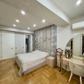 In Baku 201.0 m² apartment is for sale - Image 6
