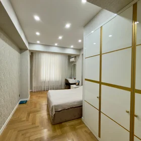 In Baku 201.0 m² apartment is for sale - Image 7
