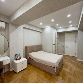 In Baku 201.0 m² apartment is for sale - Image 8