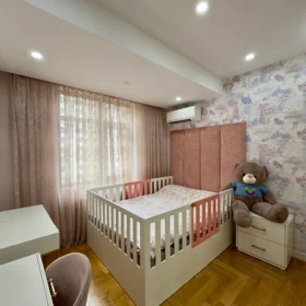 In Baku 201.0 m² apartment is for sale - Image 9