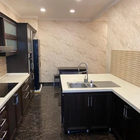 In Baku 161.0 m² apartment is for rent - Image 2