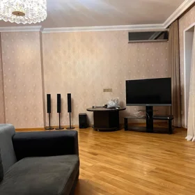 In Baku 161.0 m² apartment is for rent - Image 3