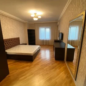 In Baku 161.0 m² apartment is for rent - Image 5