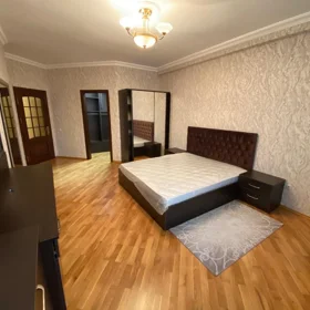 In Baku 161.0 m² apartment is for rent - Image 6