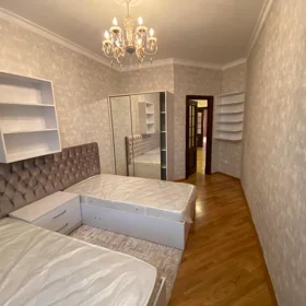 In Baku 161.0 m² apartment is for rent - Image 8