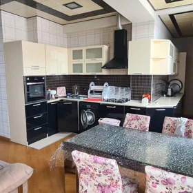 In Baku 150.0 m² apartment is for rent - Image 2