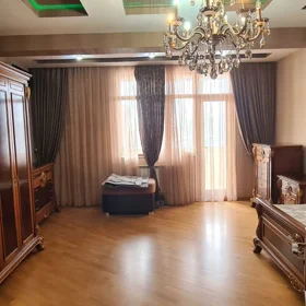 In Baku 150.0 m² apartment is for rent - Image 6