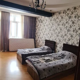 In Baku 150.0 m² apartment is for rent - Image 8