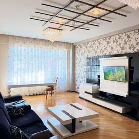 In Baku 145.0 m² apartment is for rent - Image 3