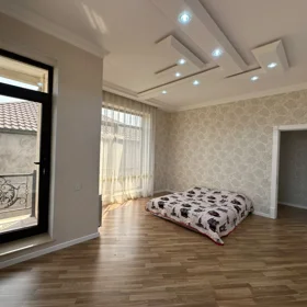 In Baku 290.0 m² house with 7.0 rooms is for sale - Image 2