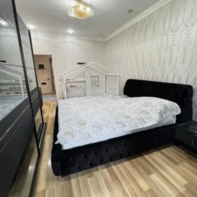In Baku 100.0 m² apartment is for sale - Image 2