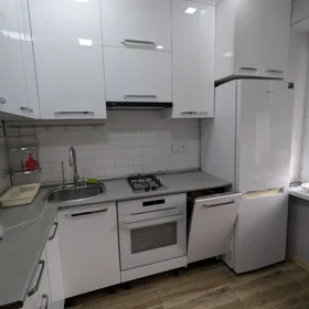 In Baku 80.0 m² apartment is for rent - Image 3