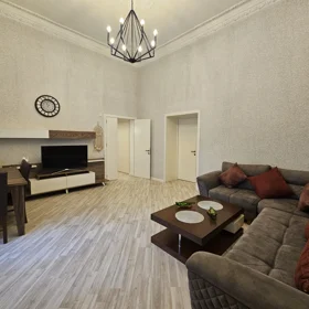 In Baku 100.0 m² apartment is for rent - Image 2
