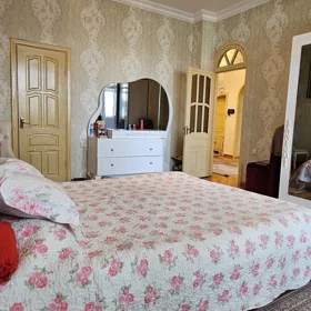 In Baku 170.0 m² apartment is for sale - Image 8