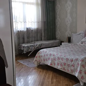 In Baku 170.0 m² apartment is for sale - Image 9