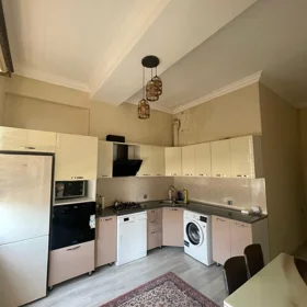 In Baku 70.0 m² apartment is for rent - Image 3