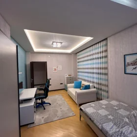 In Baku 179.0 m² apartment is for rent - Image 9