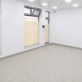In nan 100.0 m² commercial is for sale - Image 3