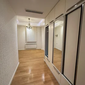 In Baku 300.0 m² apartment is for rent - Image 6