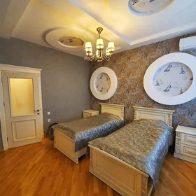 In Baku 135.0 m² apartment is for rent - Image 8
