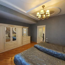 In Baku 135.0 m² apartment is for rent - Image 9