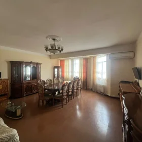 In Baku 130.0 m² apartment is for rent - Image 3