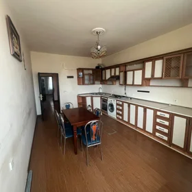 In Baku 130.0 m² apartment is for rent - Image 9
