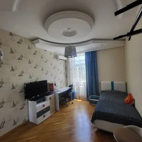 In Baku 115.0 m² apartment is for sale - Image 9
