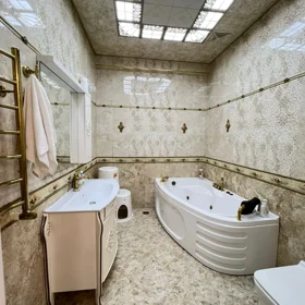 In Baku 160.0 m² apartment is for sale - Image 7