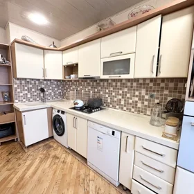 In Baku 155.0 m² apartment is for sale - Image 9