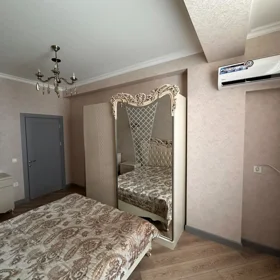 In Baku 80.0 m² apartment is for rent - Image 3