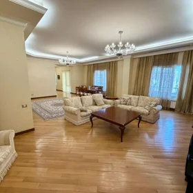 In Baku 390.0 m² apartment is for sale - Image 7