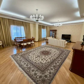 In Baku 390.0 m² apartment is for sale - Image 8