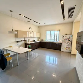 In Baku 390.0 m² apartment is for sale - Image 9
