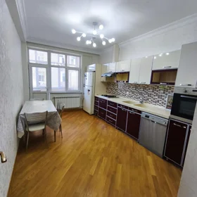 In Baku 132.0 m² apartment is for sale - Image 9