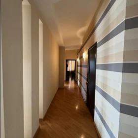 In Baku 200.0 m² apartment is for rent - Image 6