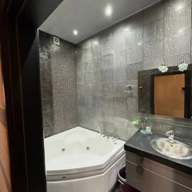 In Baku 200.0 m² apartment is for rent - Image 7