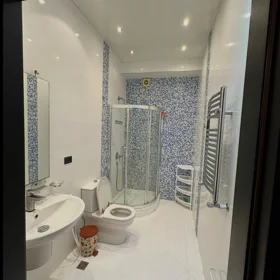 In Baku 200.0 m² apartment is for rent - Image 9