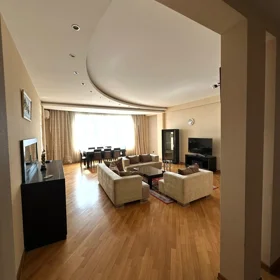 In Baku 200.0 m² apartment is for rent - Image 10