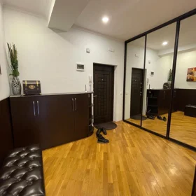 In Baku 130.0 m² apartment is for rent - Image 2