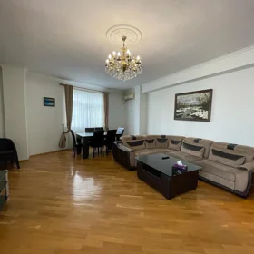 In Baku 130.0 m² apartment is for rent - Image 3