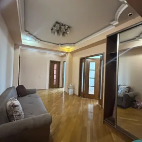 In Baku 135.0 m² apartment is for sale - Image 4