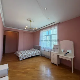 In Baku 135.0 m² apartment is for sale - Image 8